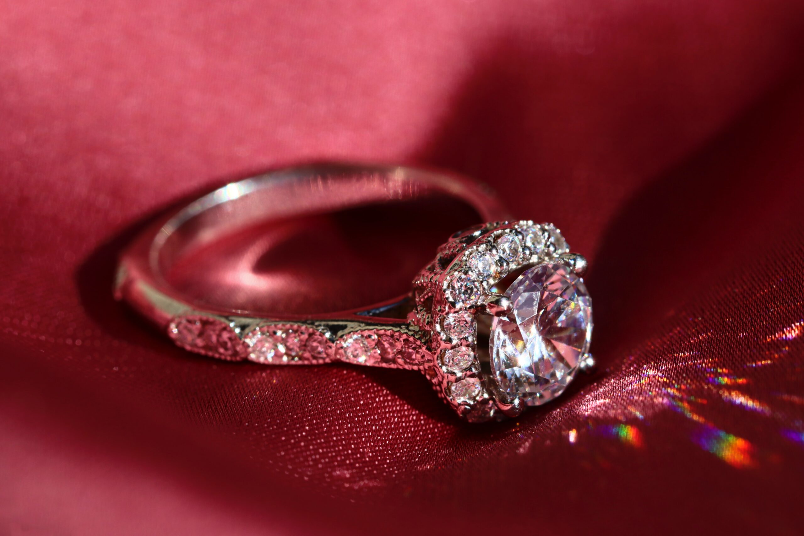 Anillo diamate portada